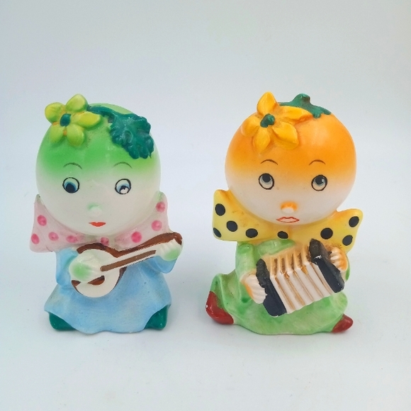 Anthropomorphic vintage salt n pepper shakers